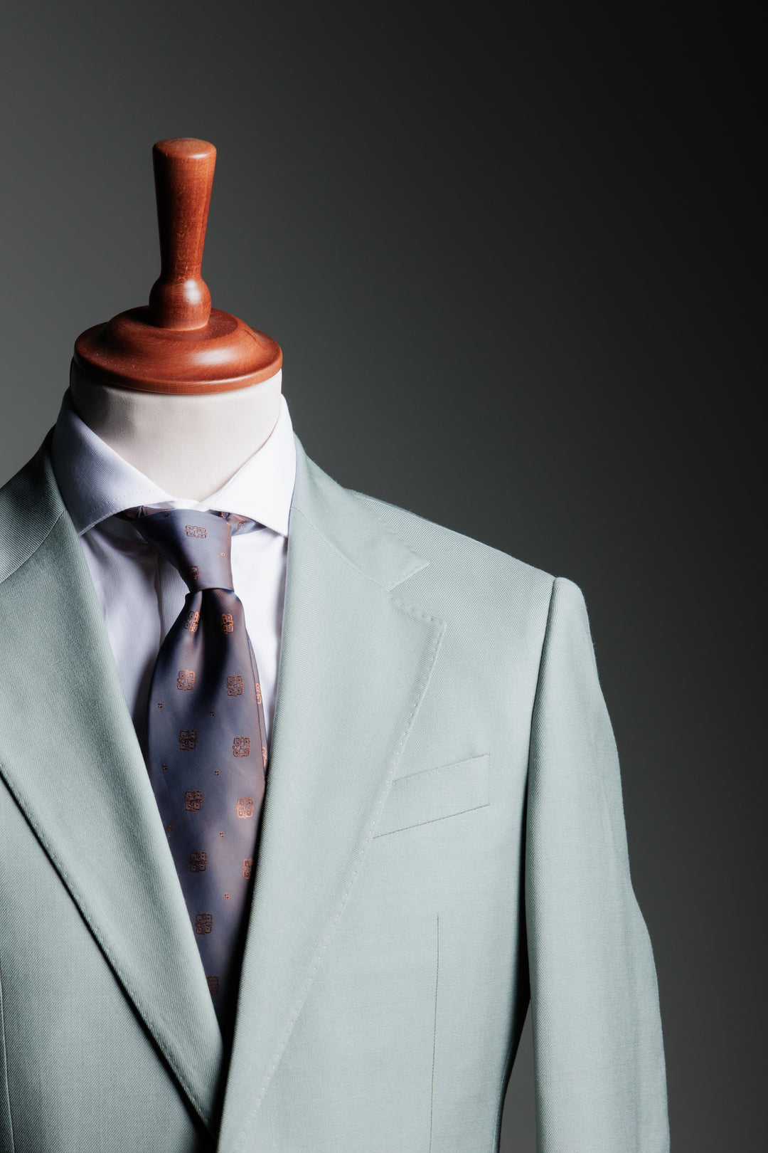 Sérsaumuð jakkaföt